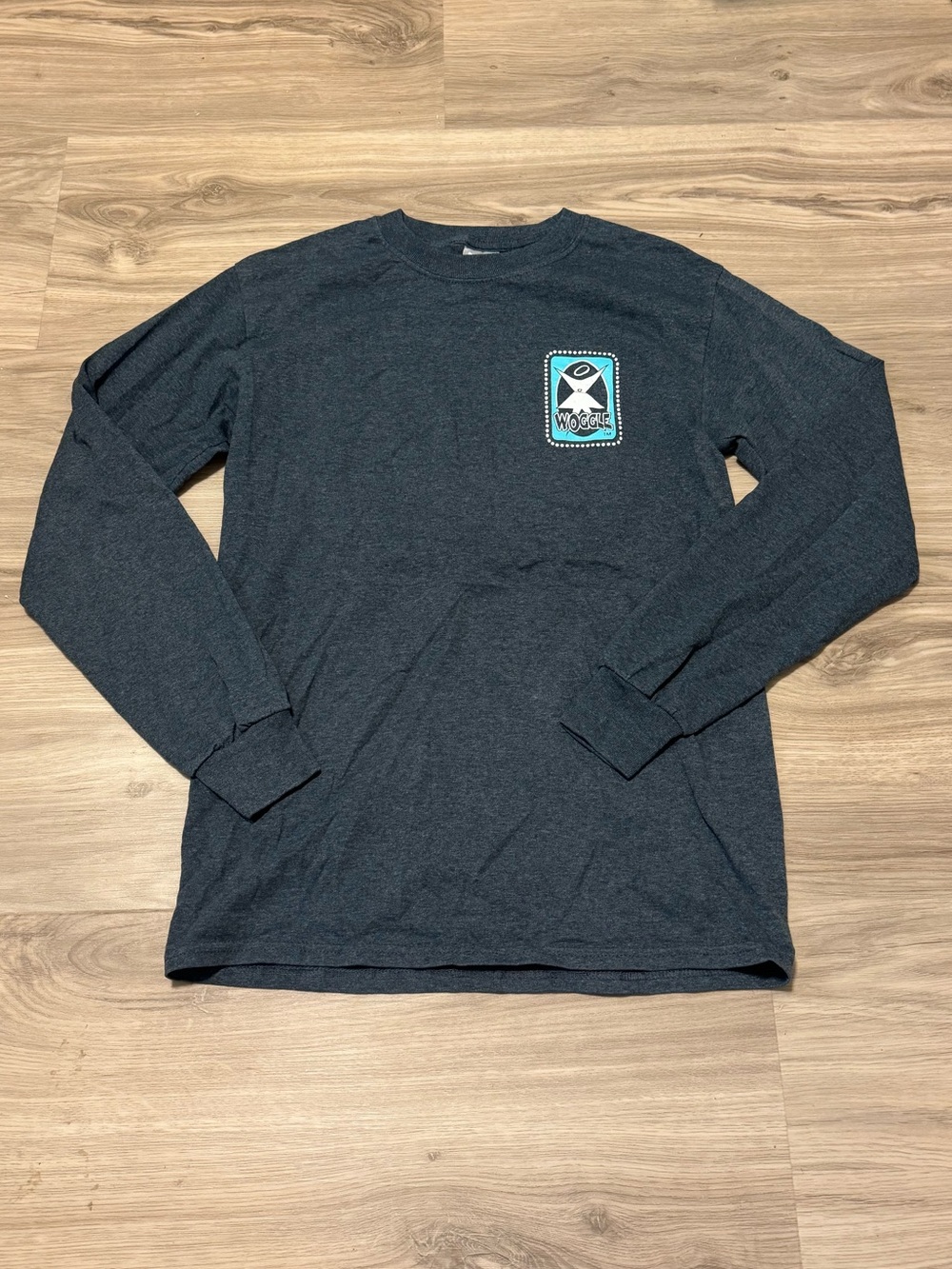 Gildan Dark Charcoal Long-Sleeve Graphic Crewneck Tee with Teal Patch